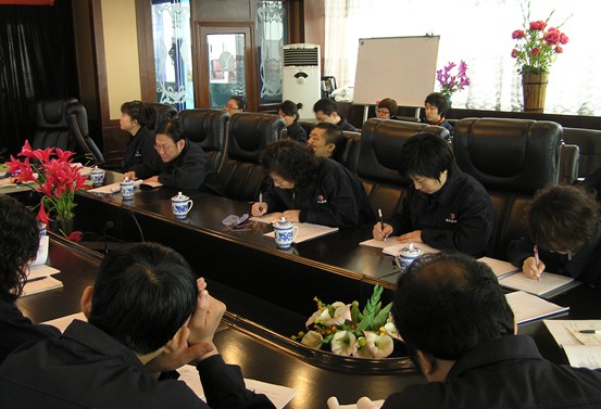 部分參加培訓(xùn)員工認(rèn)真聽記