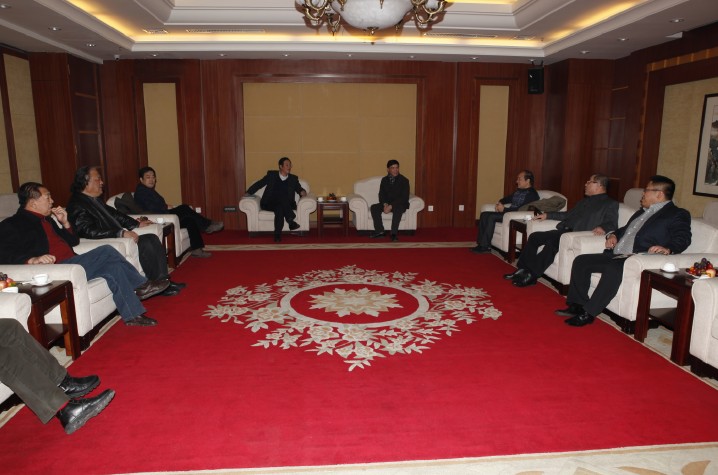 中裝協(xié)、省住建廳、省市協(xié)會領(lǐng)導(dǎo)與公司董事長、總經(jīng)理共商行業(yè)發(fā)展