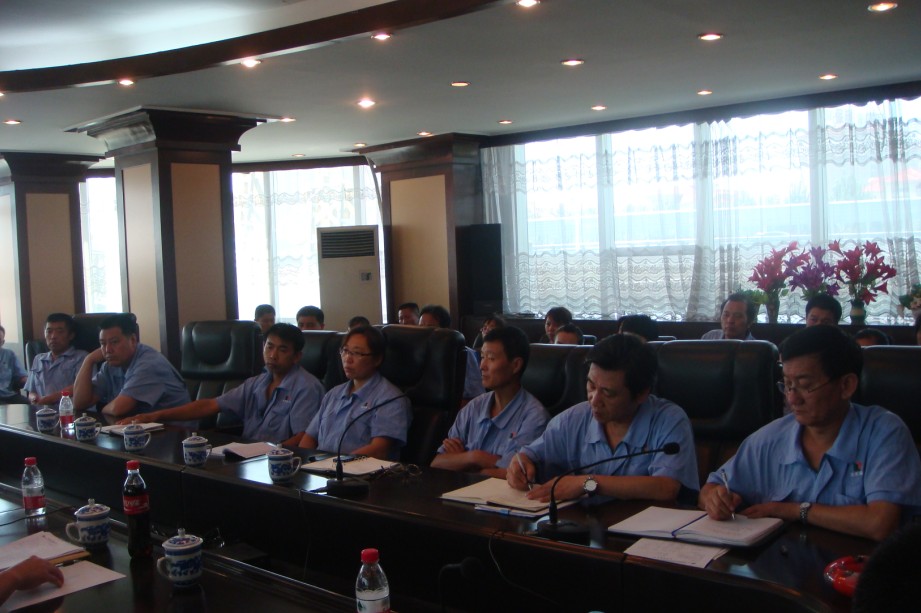公司的各級領(lǐng)導及部分人員參加講評會