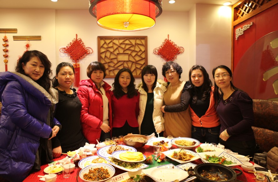 綜合管理部女同事合影