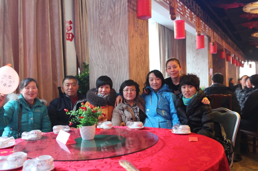 財務(wù)部員工集體合影