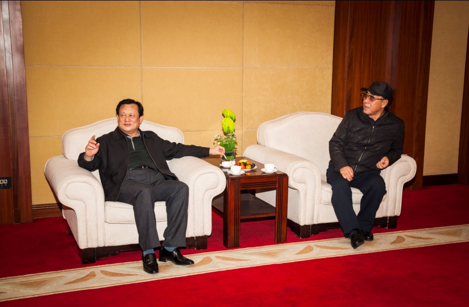 趙鐵利董事長和中裝協(xié)秘書長劉曉一親切交談