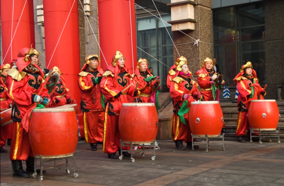 鑼鼓隊給大會增添了喜慶色彩